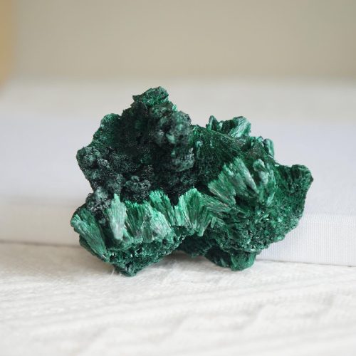 Alternative view of 小山巒 孔雀石原礦