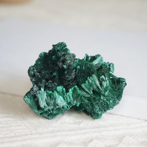 小山巒 孔雀石原礦