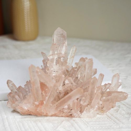 Alternative view of 仙女粉晶簇