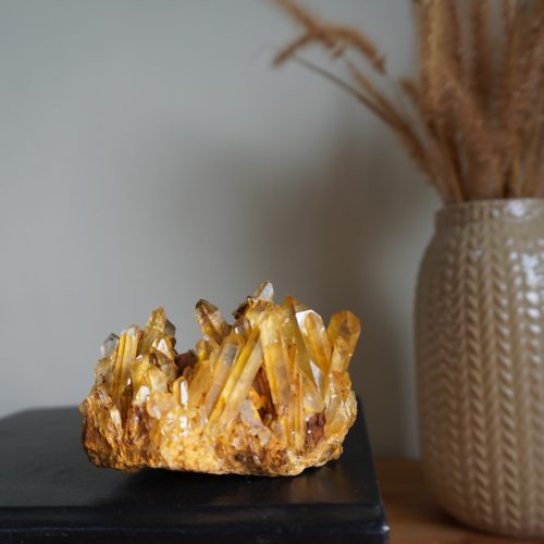 Alternative view of 黃水晶簇